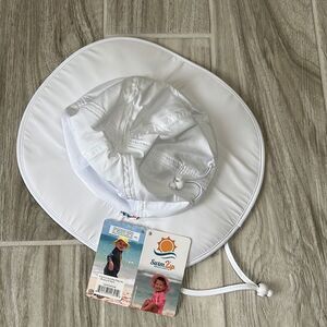 New! SwimZip newborn baby sun hat white wide brim UPF NWT 2-8 years